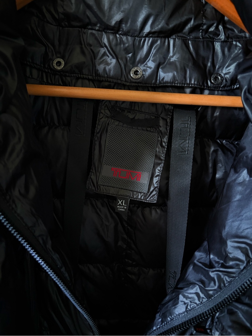 TUMI Black Lightweight Down Puffer Coat Convertible Backpack XL - Picture 4 of 11
